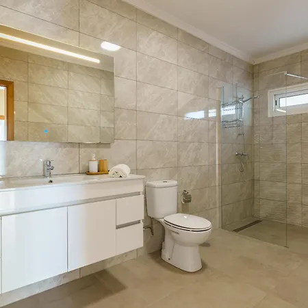 Rosas House, Private House With Jacuzzi And Bbq * Estreito Da Calheta