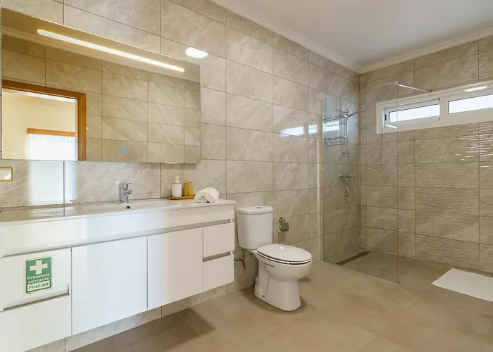 Rosas House, Private House With Jacuzzi And Bbq * Estreito da Calheta