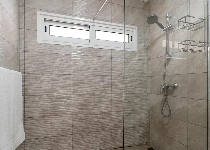 Rosas House, Private House With Jacuzzi And Bbq シャレー